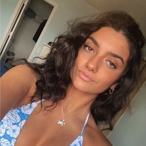 Meet your Posher, Bella